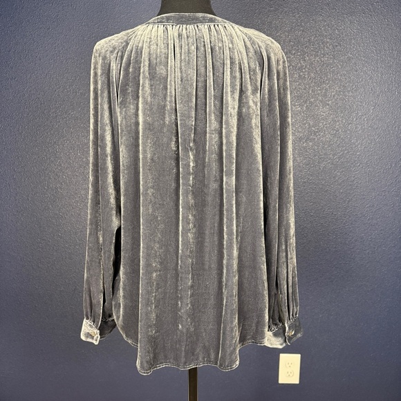 J. Jill Silver Gray Rayon & Silk Velvet Blouse, Size Medium - Picture 4 of 11